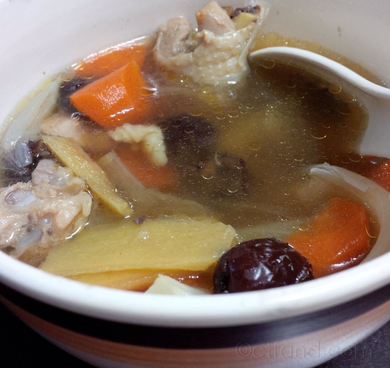 Resepi Mudah: Sup Ayam Dengan Kurma Merah | ctfand.com