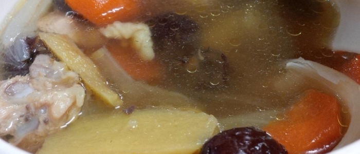 Resepi Mudah: Sup Ayam Dengan Kurma Merah